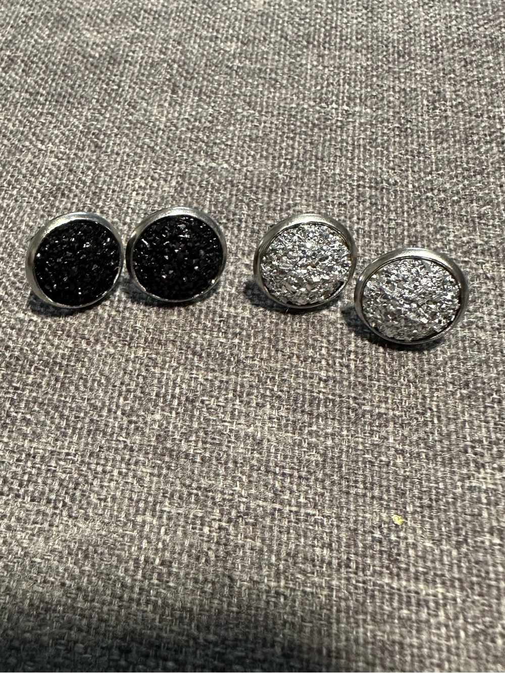 Beautiful Druzy Stud Earrings Black‎ and Silver New